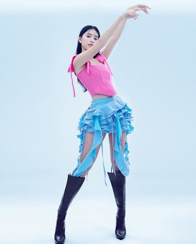 Hoa hậu Tiểu Vy đón tuổi mới bằng bộ ảnh trong veo, khoe visual xinh như idol Hàn - ảnh 2