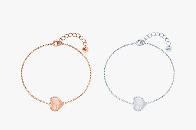 YG tung bộ phụ kiện trang sức gắn tên BLACKPINK cực xinh, thiết kế tinh xảo đẹp mắt - ảnh 3