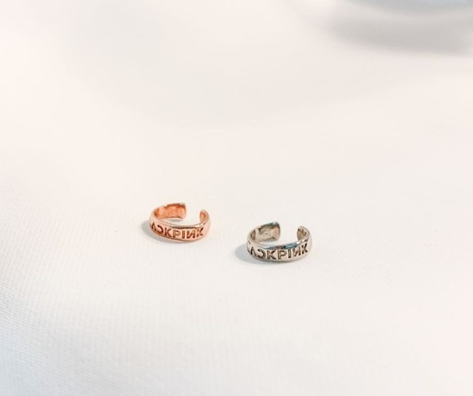 YG tung bộ phụ kiện trang sức gắn tên BLACKPINK cực xinh, thiết kế tinh xảo đẹp mắt - ảnh 6