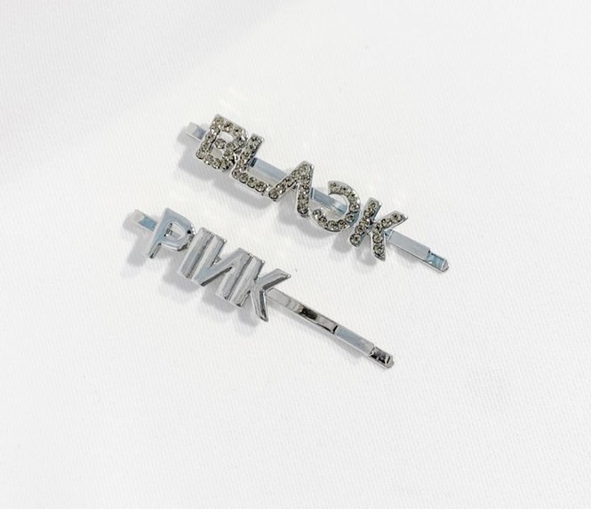 YG tung bộ phụ kiện trang sức gắn tên BLACKPINK cực xinh, thiết kế tinh xảo đẹp mắt - ảnh 10