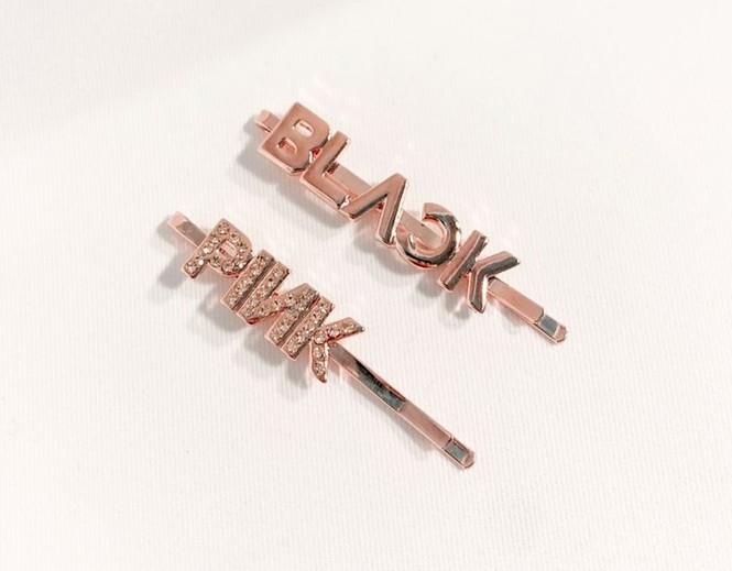 YG tung bộ phụ kiện trang sức gắn tên BLACKPINK cực xinh, thiết kế tinh xảo đẹp mắt - ảnh 9