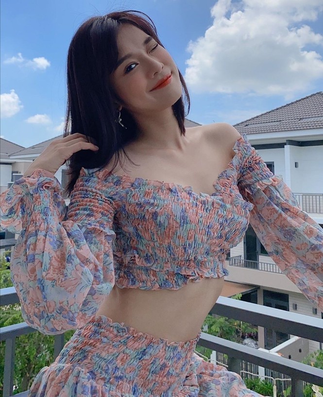 3 mẫu áo khiến các sao Việt
