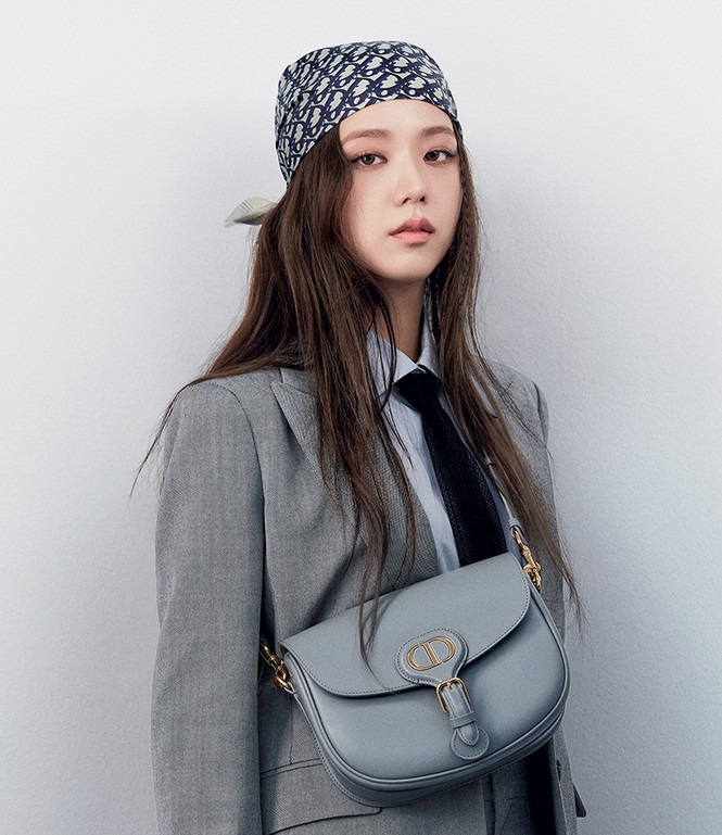 Vì sao Jisoo BLACKPINK chụp loạt ảnh cho BST mới của Dior chỉ dùng duy nhất một mẫu túi? - ảnh 6