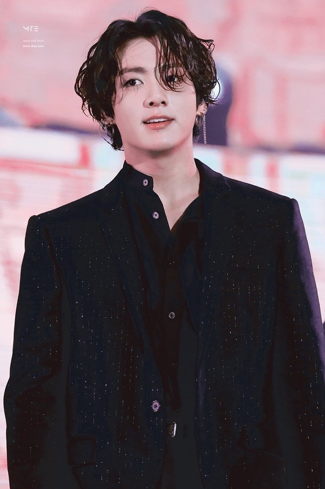 Jung Kook (BTS) đã làm gì mà khiến tài khoản IG này tăng hơn 8K follower chỉ trong 1 ngày? - ảnh 1