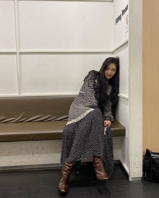 “Đụng hàng” bộ váy 100 triệu đồng với Seo Ye Ji, Joy (Red Velvet) bị chê trông xuề xòa hơn - ảnh 5