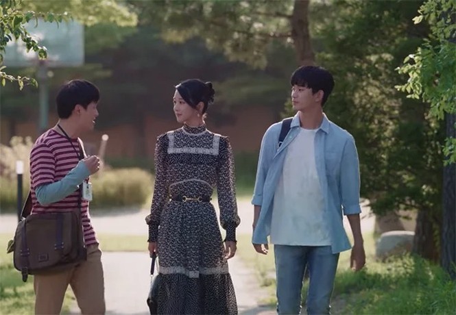 “Đụng hàng” bộ váy 100 triệu đồng với Seo Ye Ji, Joy (Red Velvet) bị chê trông xuề xòa hơn - ảnh 3