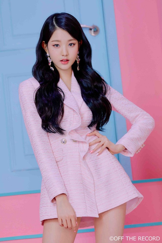 IZ*ONE bị chê ăn mặc bảo thủ, thiếu trẻ trung trong loạt ảnh