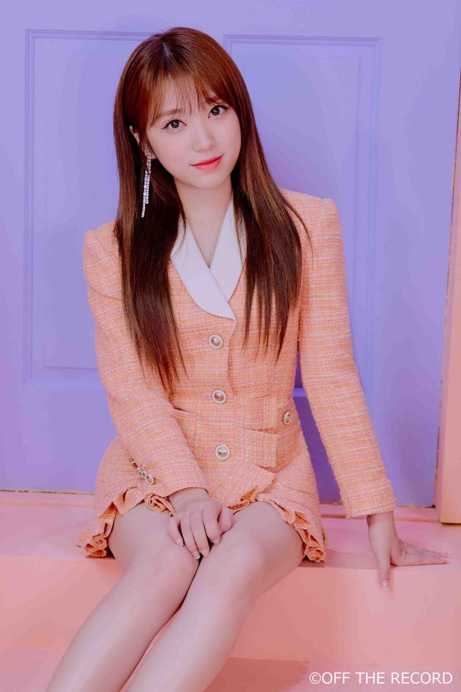 IZ*ONE bị chê ăn mặc bảo thủ, thiếu trẻ trung trong loạt ảnh