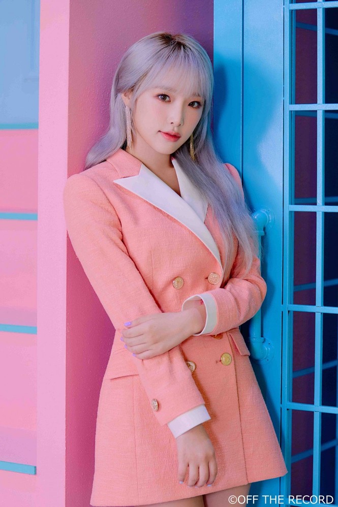 IZ*ONE bị chê ăn mặc bảo thủ, thiếu trẻ trung trong loạt ảnh