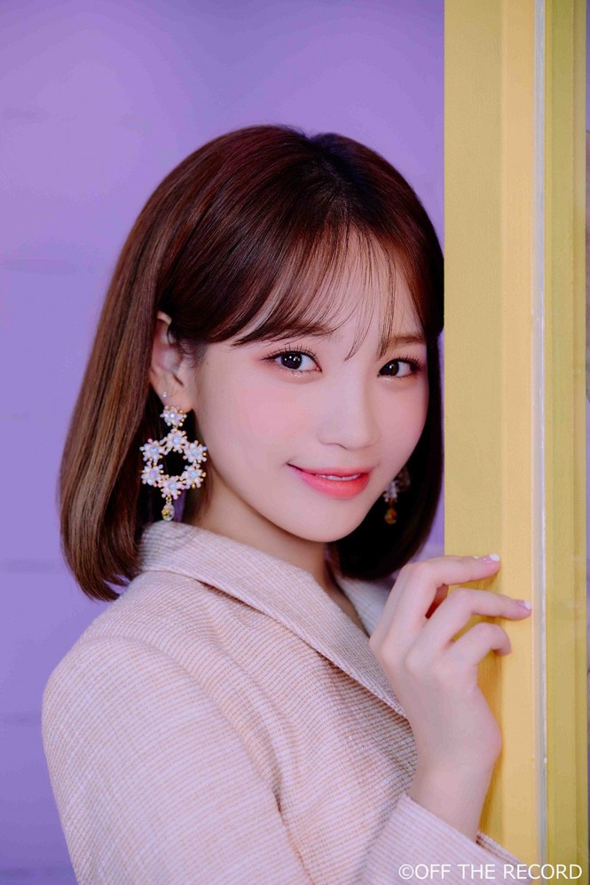 IZ*ONE bị chê ăn mặc bảo thủ, thiếu trẻ trung trong loạt ảnh