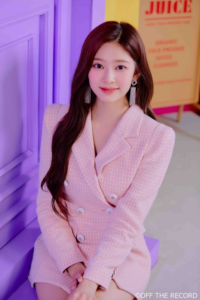 IZ*ONE bị chê ăn mặc bảo thủ, thiếu trẻ trung trong loạt ảnh