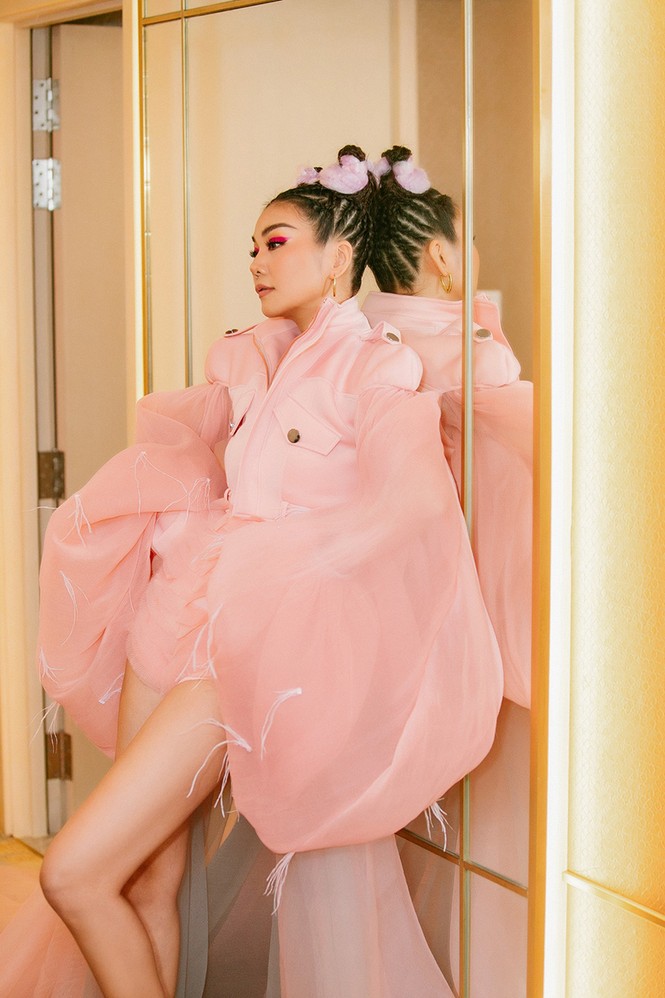 Thanh Hằng trẻ trung và cá tính trên sàn catwalk, khẳng định đẳng cấp của