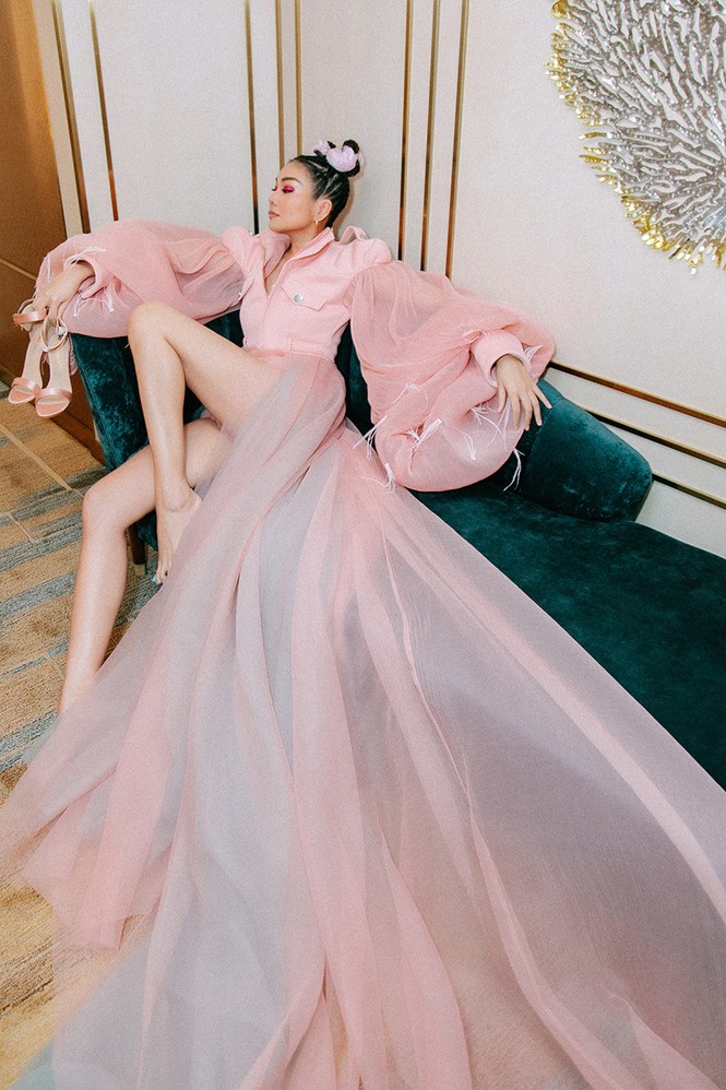 Thanh Hằng trẻ trung và cá tính trên sàn catwalk, khẳng định đẳng cấp của