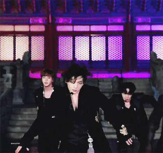 Vì màn trình diễn này mà netizen Hàn đồng loạt phong BTS là