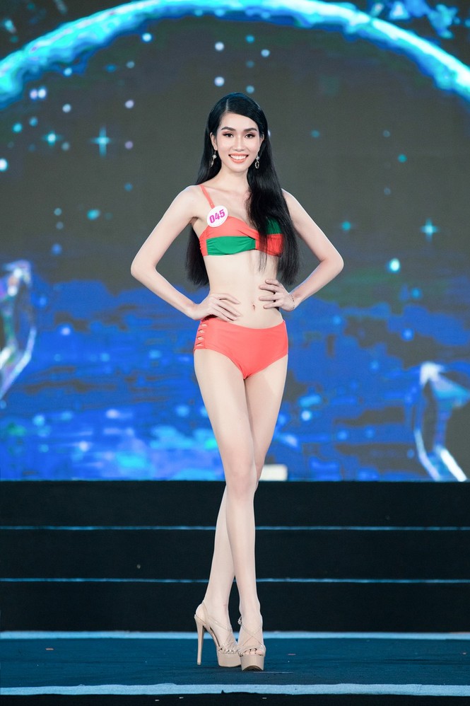 Top 40 Hoa Hậu Việt Nam 2020 khoe body cực phẩm với bikini trên sân khấu Bán kết - ảnh 10