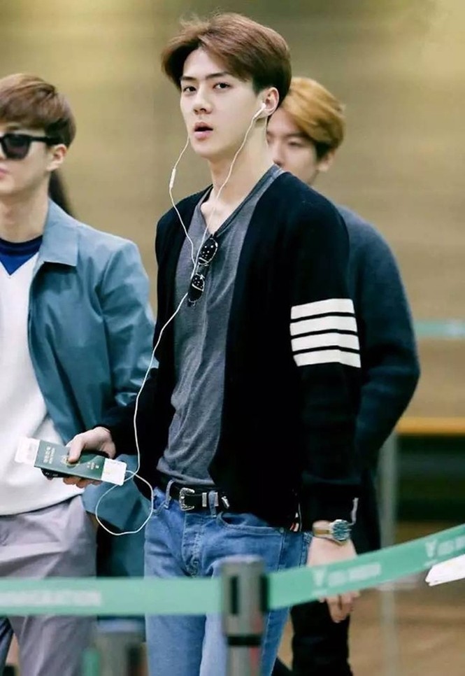 Chiếc áo cardigan Linh Ngọc Đàm mặc đến thăm nhà Độ Mixi, nhìn đơn giản mà hóa ra cực hot - ảnh 6