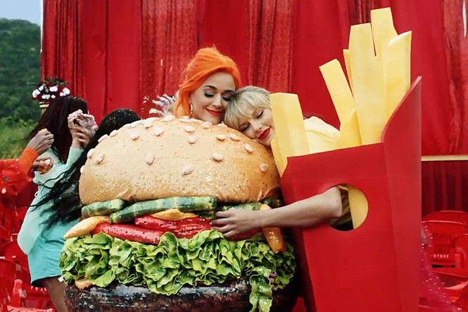 Sát ngày lâm bồn, Katy Perry vẫn thừa sức “gây bão” với single mới “Daisies” - ảnh 4