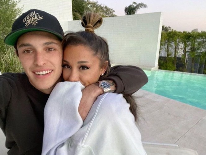 Ariana Grande công khai bạn trai mới trên Instagram - ảnh 2