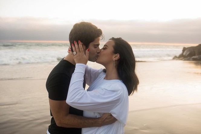 Sốc: Demi Lovato và Max Ehrich “đường ai nấy đi” sau 2 tháng đính hôn - ảnh 1
