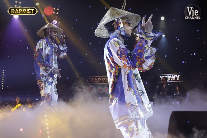 Rap Việt: Là thí sinh đầu tiên có được tấm vé Chung kết, Dế Choắt gây tranh cãi vì lạc đề? - ảnh 1
