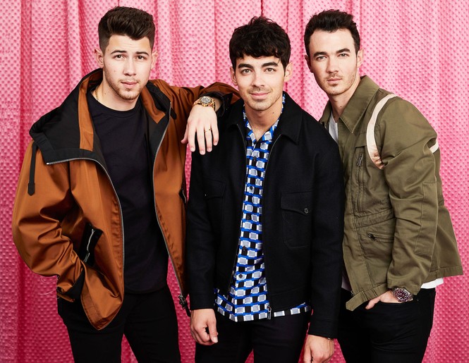 Jonas Brothers chính thức
