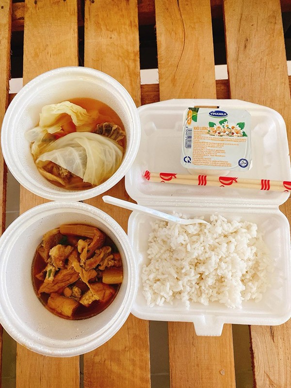 Nữ tiếp viên bị chỉ trích vì nhờ các chiến sĩ mua đồ ăn vặt và trái cây ở khu cách ly - ảnh 5