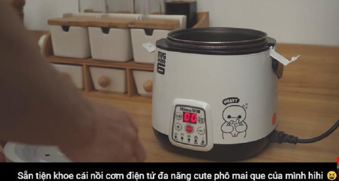 YouTuber giấu mặt, chỉ lộ tay vẫn hàng hút triệu sub vì tài nấu ăn ngon, yêu động vật - ảnh 4
