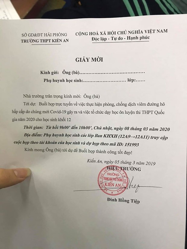 Hành động của bà mẹ trong buổi họp phụ huynh online khiến người xem “cười ra nước mắt“ - ảnh 2