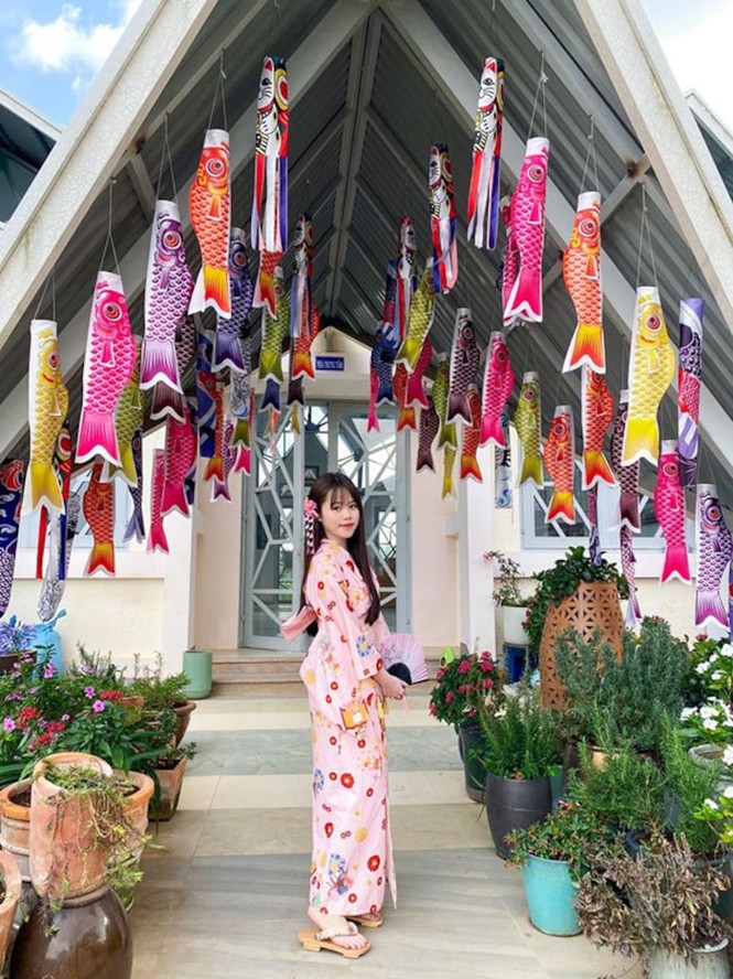 Bạn gái mới Quang Hải gây