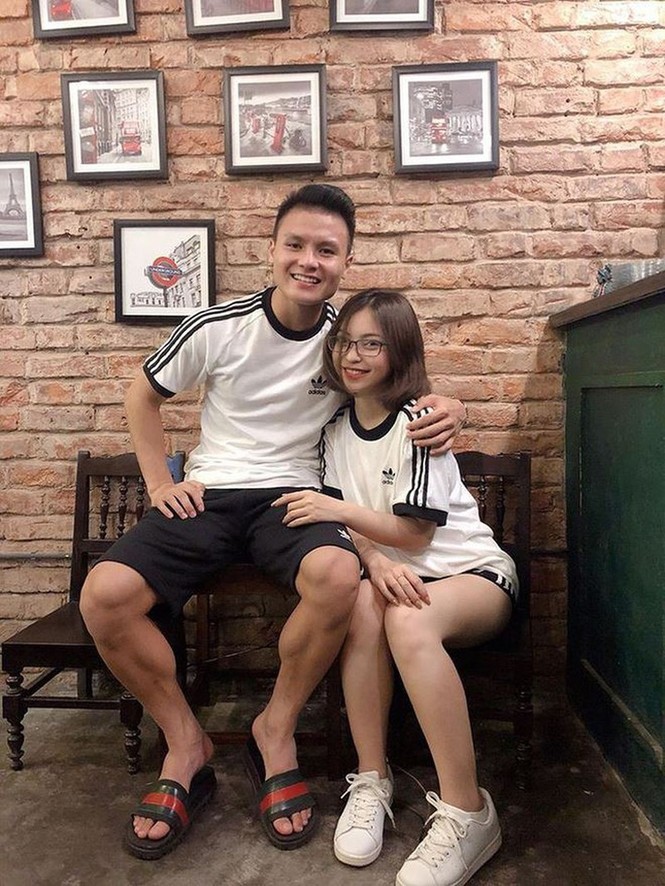 Dàn cầu thủ bóng đá Việt: Người liên tiếp vướng tin đồn hẹn hò, người hạnh phúc bên tổ ấm - ảnh 2