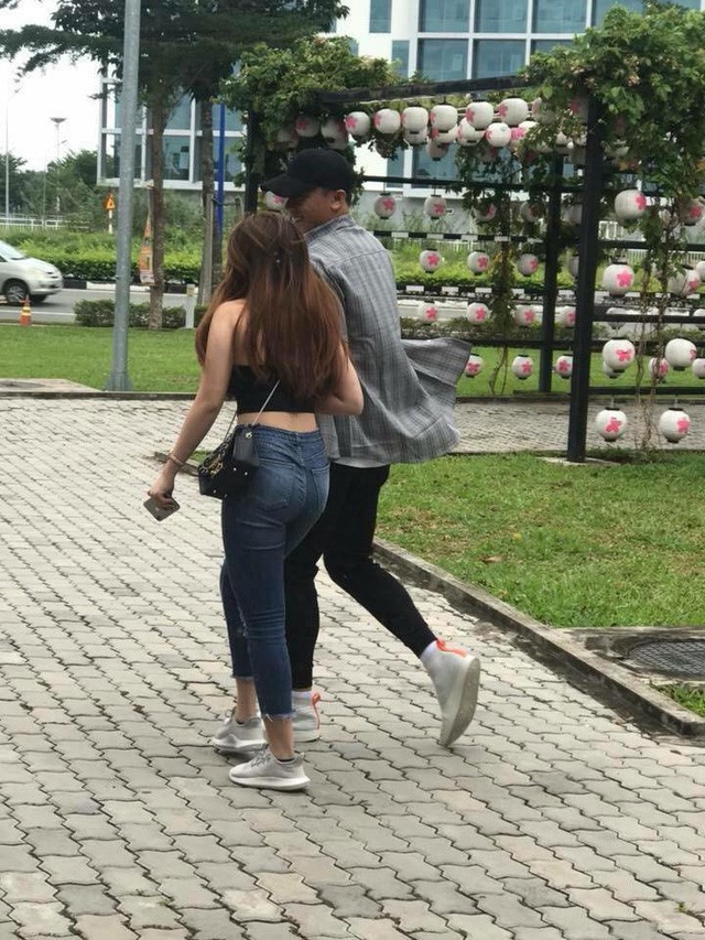 Dàn cầu thủ bóng đá Việt: Người liên tiếp vướng tin đồn hẹn hò, người hạnh phúc bên tổ ấm - ảnh 4