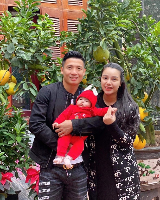 Dàn cầu thủ bóng đá Việt: Người liên tiếp vướng tin đồn hẹn hò, người hạnh phúc bên tổ ấm - ảnh 6