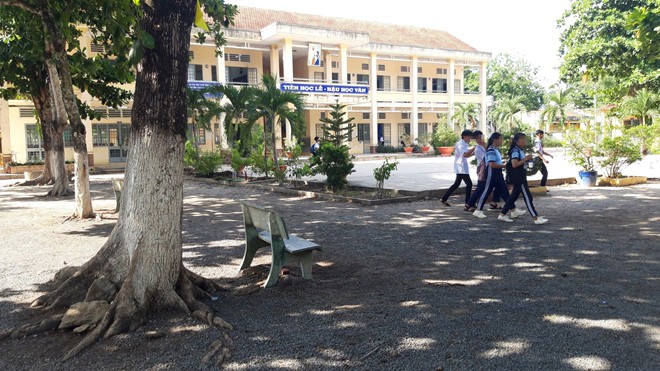 Tây Ninh: Thầy giáo dạy Sinh học bị tố dâm ô các nam sinh trong nhiều tháng liền - ảnh 1