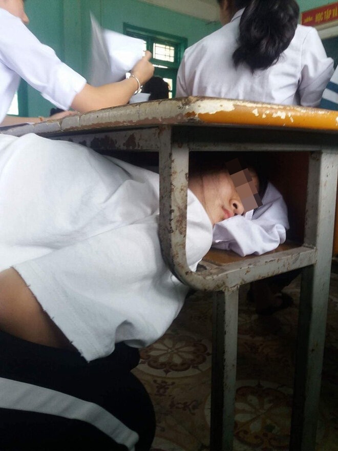 Loạt tư thế ngủ gật