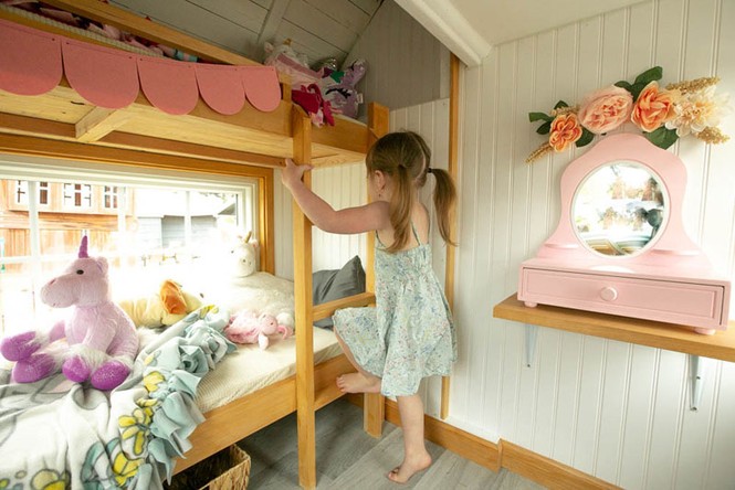 Giữ đúng lời hứa, ông bố trẻ tự tay xây nhà 2 tầng mini đầy đủ tiện nghi tặng con gái - ảnh 6
