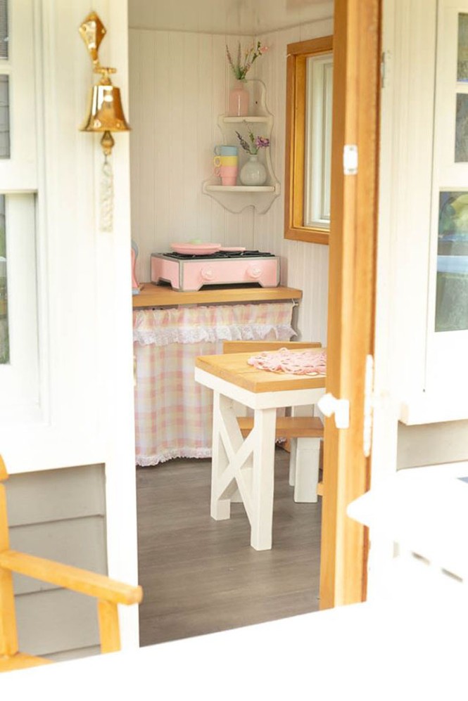Giữ đúng lời hứa, ông bố trẻ tự tay xây nhà 2 tầng mini đầy đủ tiện nghi tặng con gái - ảnh 4