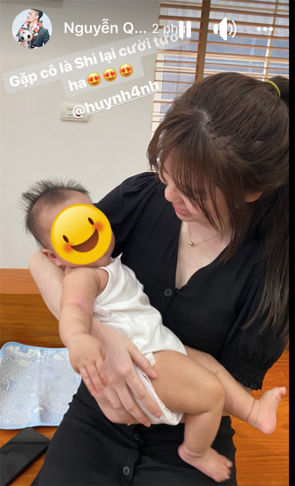 Quang Hải đưa bạn gái về nhà bế cháu, tình cũ Nhật Lê hát