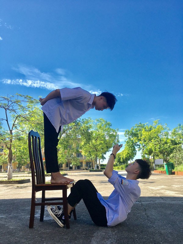 Khi bạn muốn chụp ảnh thẻ mà không có nền xanh thì đây là cách giải quyết cực kỳ sáng tạo! - ảnh 1