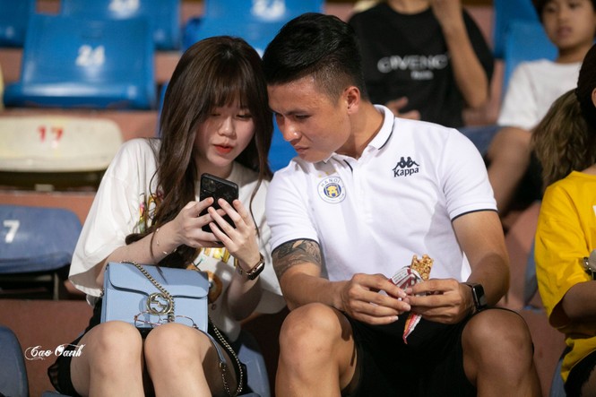 Loạt ảnh chứng minh rằng dù Quang Hải có