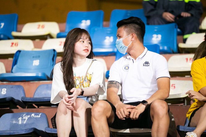 Loạt ảnh chứng minh rằng dù Quang Hải có