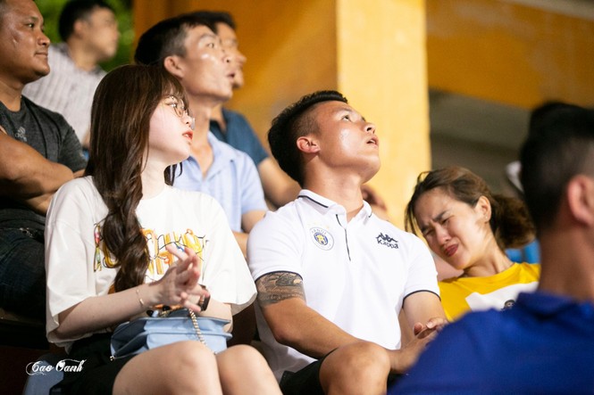 Loạt ảnh chứng minh rằng dù Quang Hải có