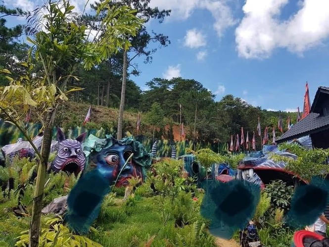 Nhiều khách du lịch ngán ngẩm với tạo hình phản cảm của khu du lịch mới mở ở Đà Lạt - ảnh 1