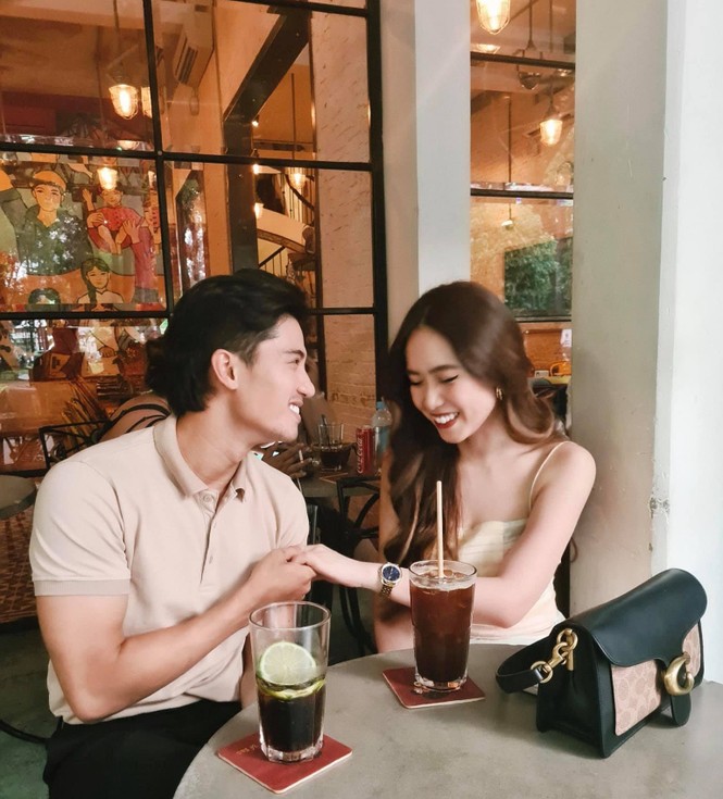 Nữ chính Mina “Người Ấy Là Ai” và trai đẹp Nguyễn Đạt nắm tay tình cảm,