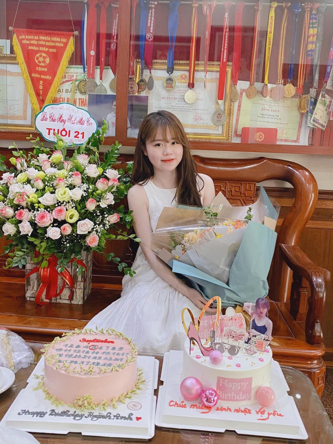 Sau gần 3 tháng im hơi lặng tiếng, Quang Hải trở lại và chia sẻ hình ảnh với Huỳnh Anh - ảnh 2