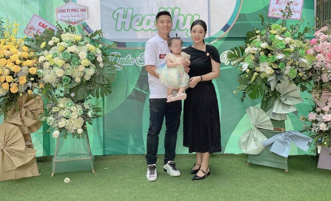 Vợ sắp cưới của Bùi Tiến Dũng bị dân mạng nghi ngờ là mang chuyện tình cảm ra để PR - ảnh 3