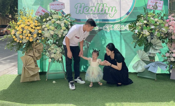 Vợ sắp cưới của Bùi Tiến Dũng bị dân mạng nghi ngờ là mang chuyện tình cảm ra để PR - ảnh 2