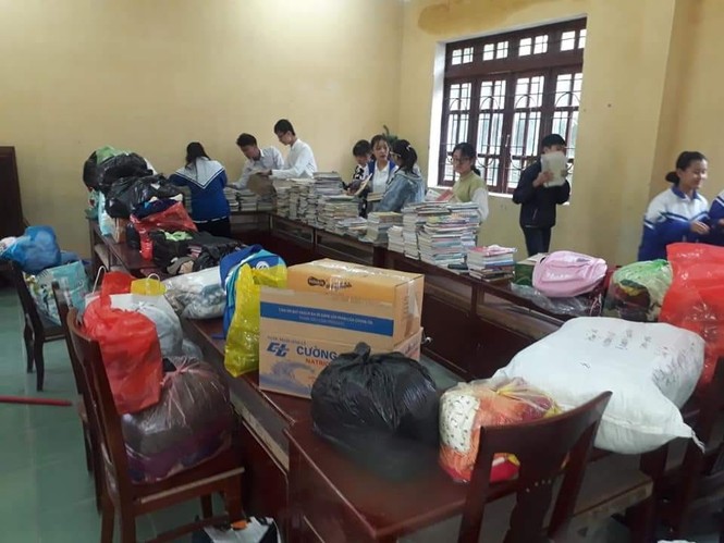 Lớp học góp tiền ăn sáng để ủng hộ miền Trung: Một miếng khi đói bằng một gói khi no! - ảnh 3