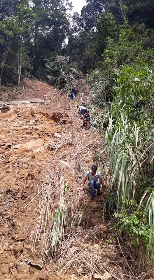 Trường học ở Quảng Trị ngập trong bùn đất dày 1m, học sinh không thể đến trường gần 3 tuần - ảnh 5