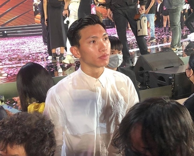 Profile cực