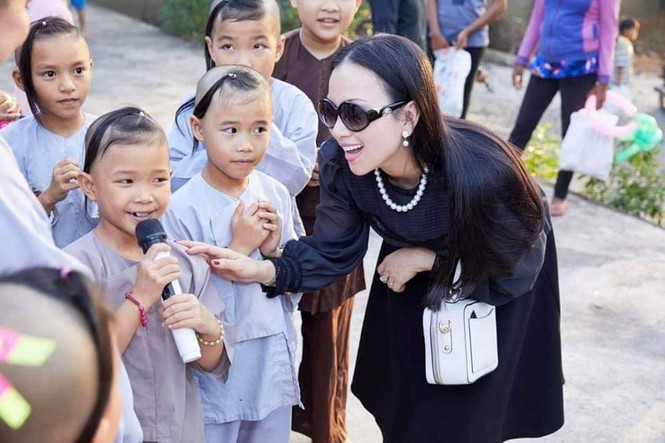 Nghệ sỹ người Việt giàu nhất thế giới làm việc thiện đầu xuân - ảnh 2